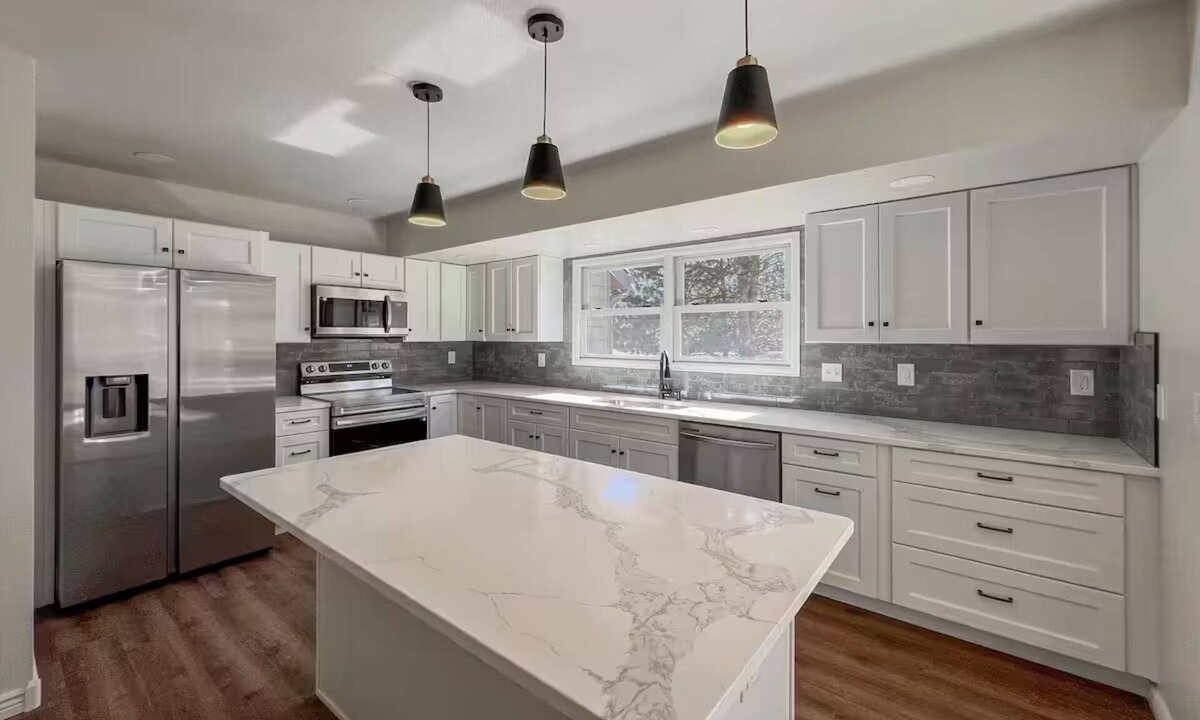 Fort Collins House | Stunning 5BR Golf Course Townhome Arcade Lounge