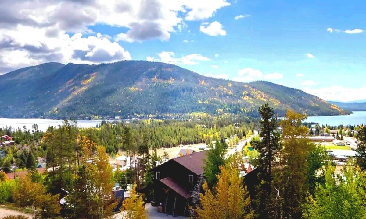 Grand Lake Cabin | Stunning Lake & Mountain Views + Walk to Town + XL Hot Tub!