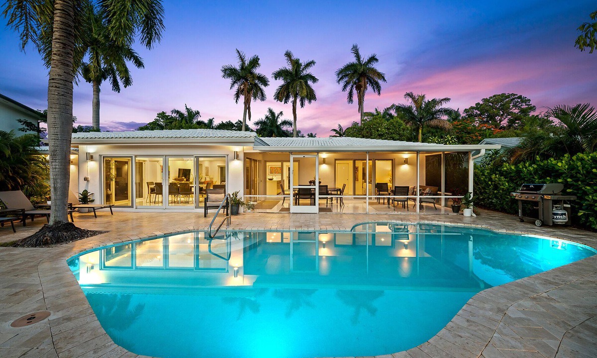 Wilton Manors House | Stunning Modern Waterfront Retreat Near Beaches & Dining!