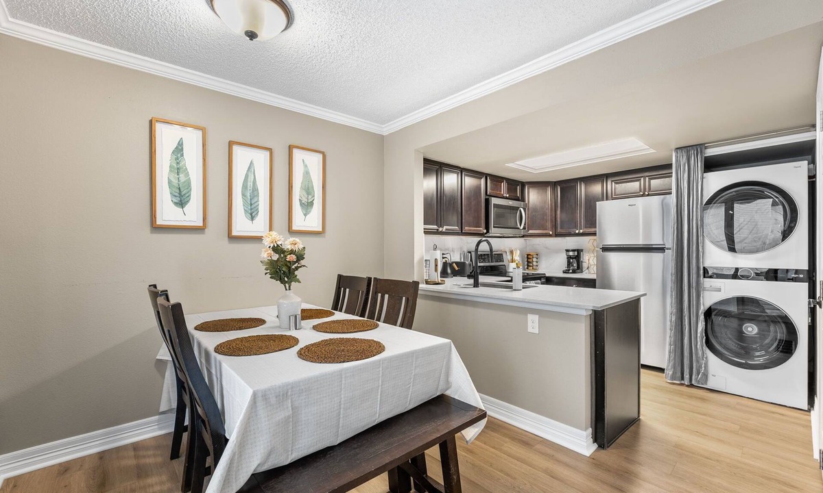 Tollgate Overlook House | Stylish Aurora Getaway Close to DIA and Downtown