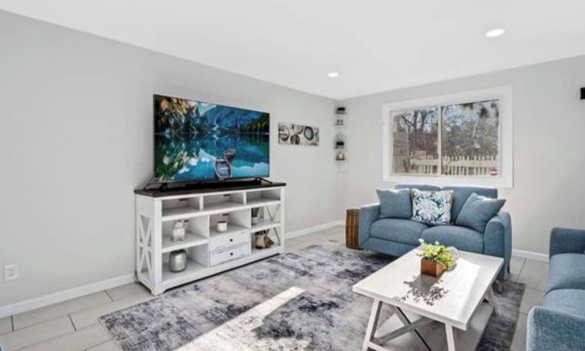Dam East - West House | Stylish Townhome - Pond/Pool/Hot Tub/Tennis