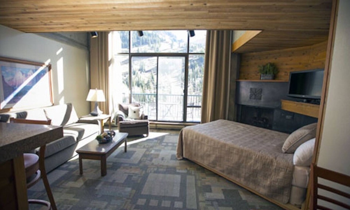 Salt Lake Mountain Resorts Cabin | Suite/Loft Room at the Iron Blosom in Snowbird- walk to lifts