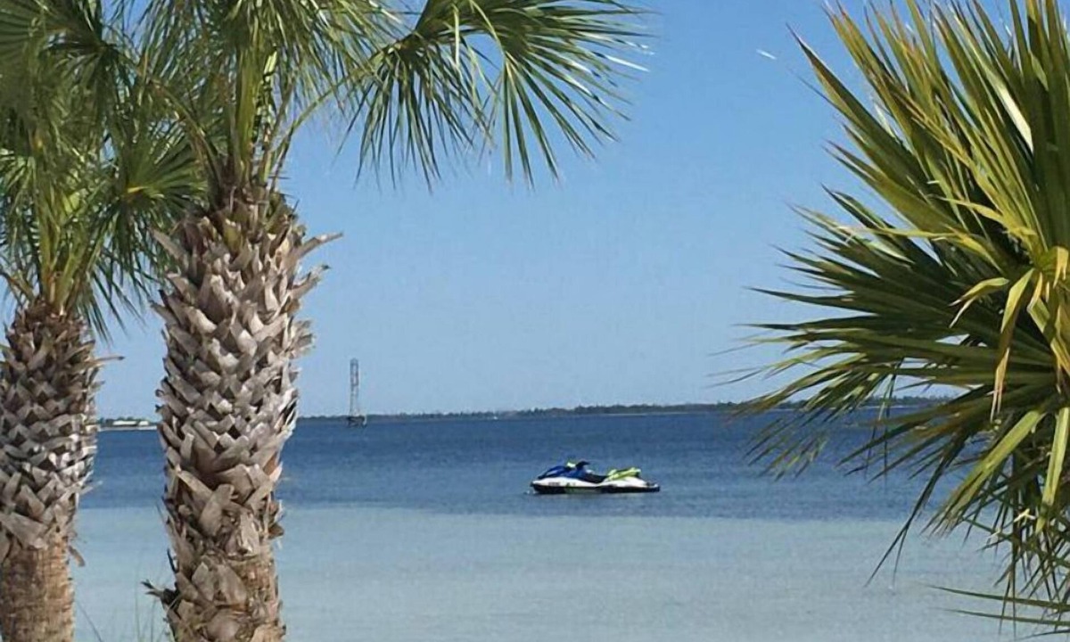 Panama City House | Summer 90+ day stay! Walk to Dinner, Sunsets & the Bay! Pets OK!