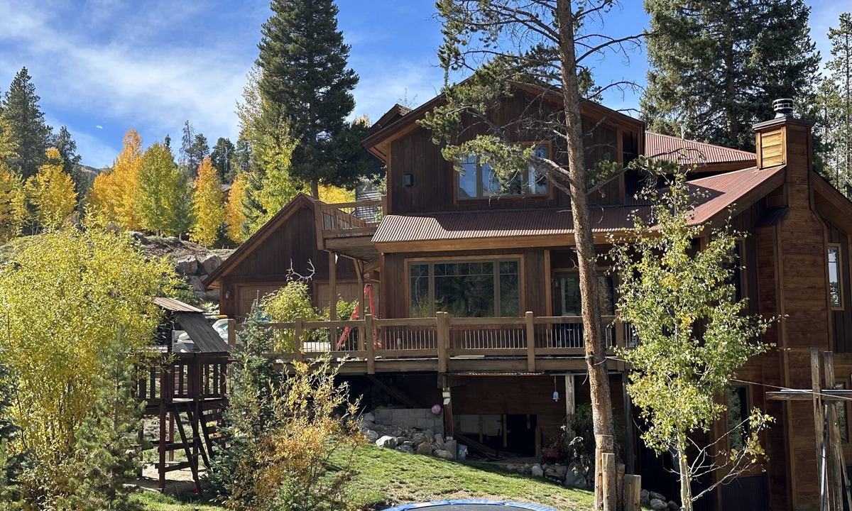 Warrior's Mark West House | Summer Fun Home ! Zipline, Tramp, Firepit, Trails, Big Views, Kid & Pet Friendly