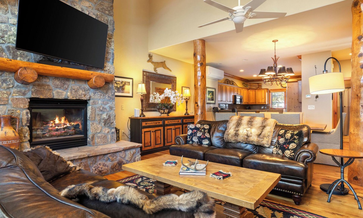 Edwards House | *Summer Sale* Bachelor Springs 44 -Luxury Retreat - Great For Couples & Families