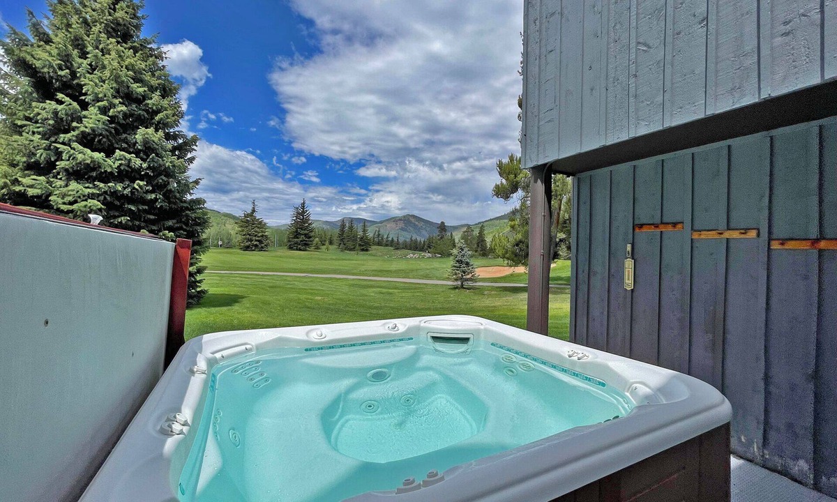 Vail House | *Summer Sale* Right on Fairway, Private Hot Tub & Sauna, Minutes From Vail Village/Golden Peak