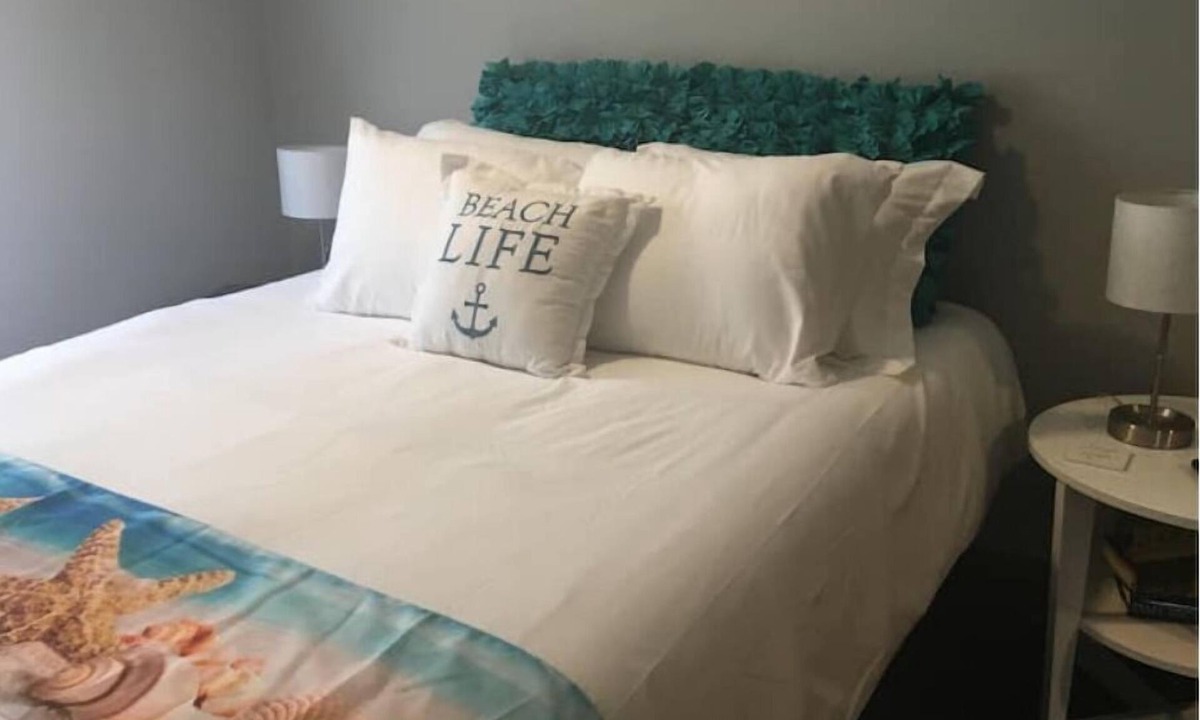 Panama City House | Summer Stay 90 + Days, Dinner, Sunsets & the Bay! 15 minutes to Beach. Pets OK