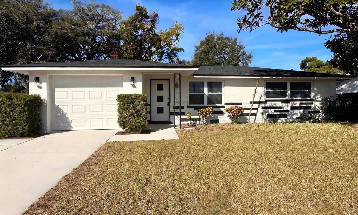 Jasmine Lakes House | Sunny 2BR Retreat · Enclosed Patio · Pet Friendly · Near Gulf Beaches