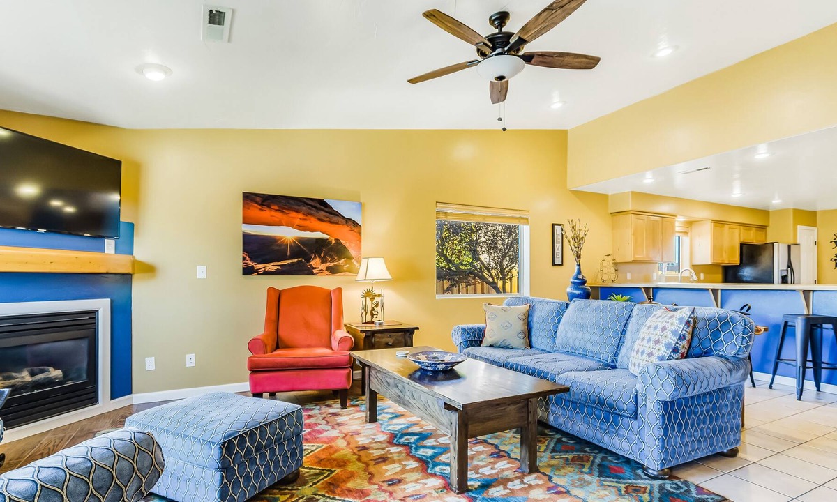 Moab South Valley House | Sunny home with mountain views/WiFi/central AC - close to Arches National Park!