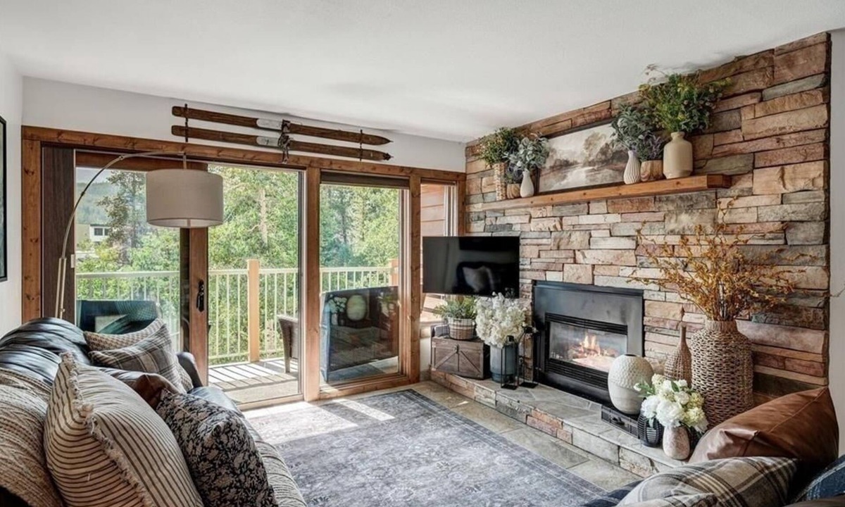 Historic District Condo | Superb 2-Bedrm Condo near main street Breckenridge. Ski in, walk or shuttle out