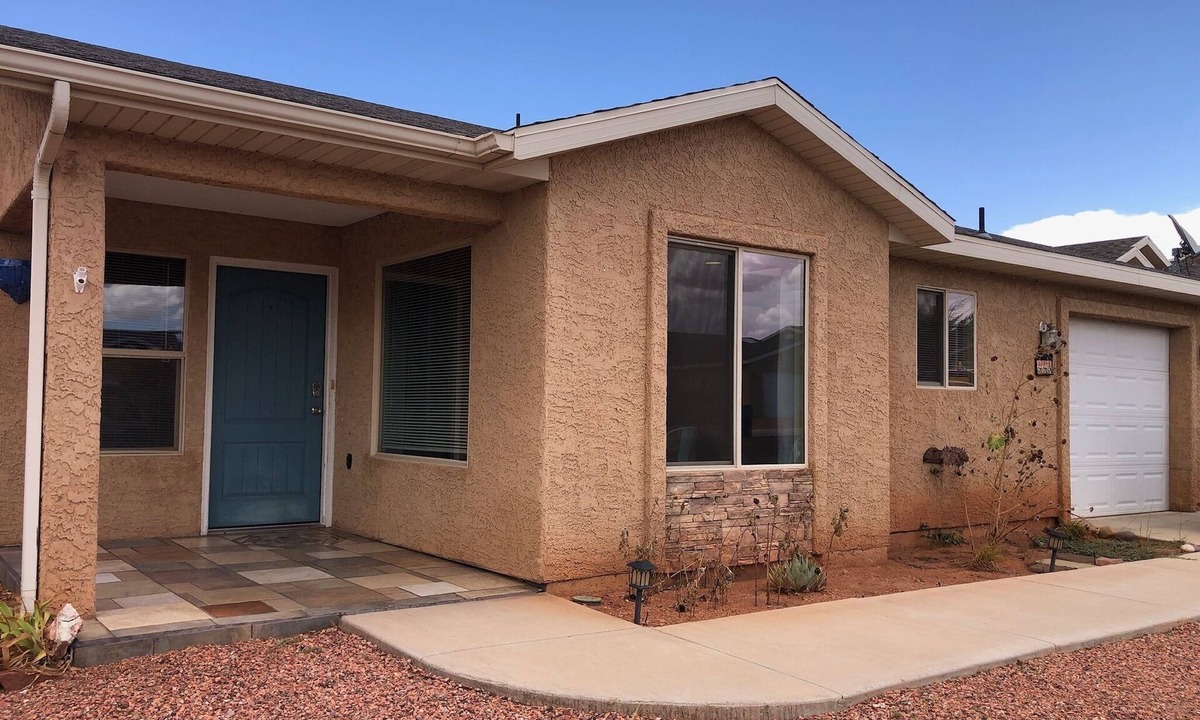 Page House | Superb 3-bedroom house with AC in friendly Page Sleeps 9
