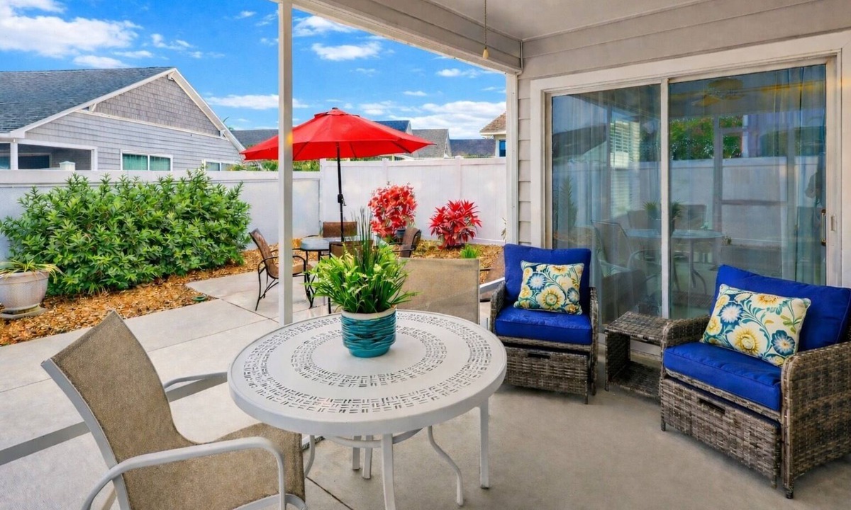 Lake Sumter Landing House | Tall Pine Retreat/Walk to Lake Sumter Landing + Golf Cart Included
