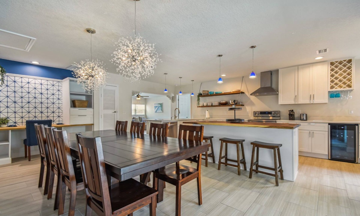 Tarpon Springs House | Tarpon Springs 4BR Pool Home Near Sunset Beach Sleeps 10