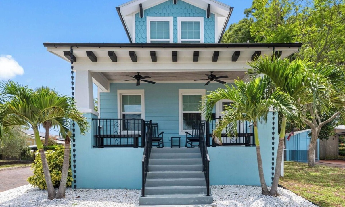 Tarpon Springs Cottage | Tarpon Tides Cottage - Walk to the Sponge Docks & Downtown!