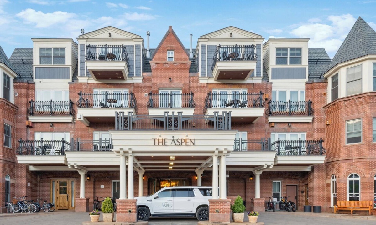 Downtown Condo | The Aspen Mountain Residences [Formerly Hyatt Grand Aspen] at Owner Direct Rates