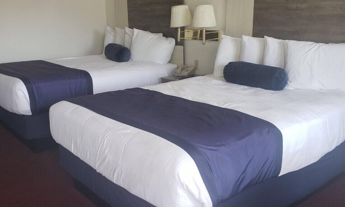 Monticello Hotel | The Atomic Blue Motor-Inn