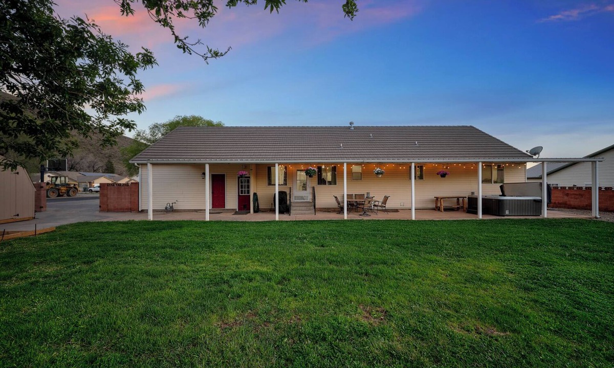 Toquerville House | The Bucket List house in charming Toquerville, minutes from Zion and state parks