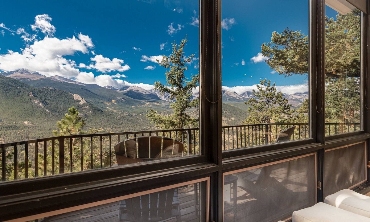 Windcliff Estates House | The Cedars Luxury At Windcliff 5 Bedroom Home by RedAwning