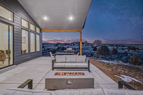 Hatch House | The Cliffs - Bryce Canyon-Zion- Hot Tub- Family Home Sleeps 10