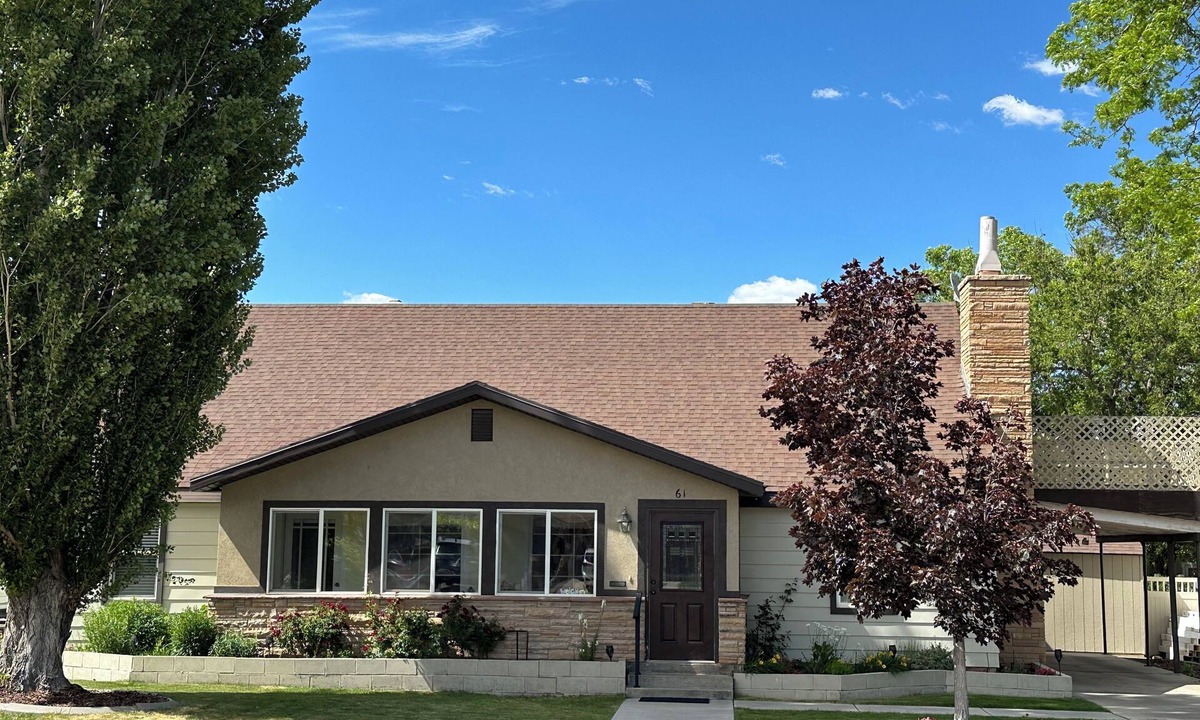 Vernal House | The Gathering Place - Large home, 6 bedrooms, 11 beds, beautiful fenced backyard