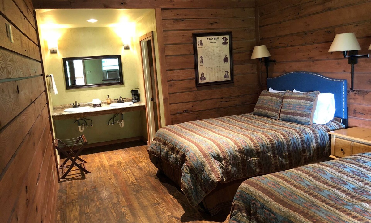 Eucha Apartment | The Meadows Lodge is a Hotel style lodge with 8 rooms and 2 suites available.