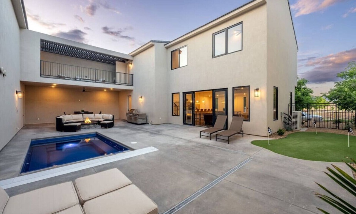 Hurricane House | The Sanctuary where we have the space to relax & enjoy! Private pool, Outdoor space