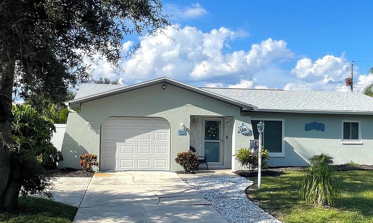 South Venice House | The Sea Turtle Inn.Serene 2-bedroom 2 bath pool house in Venice