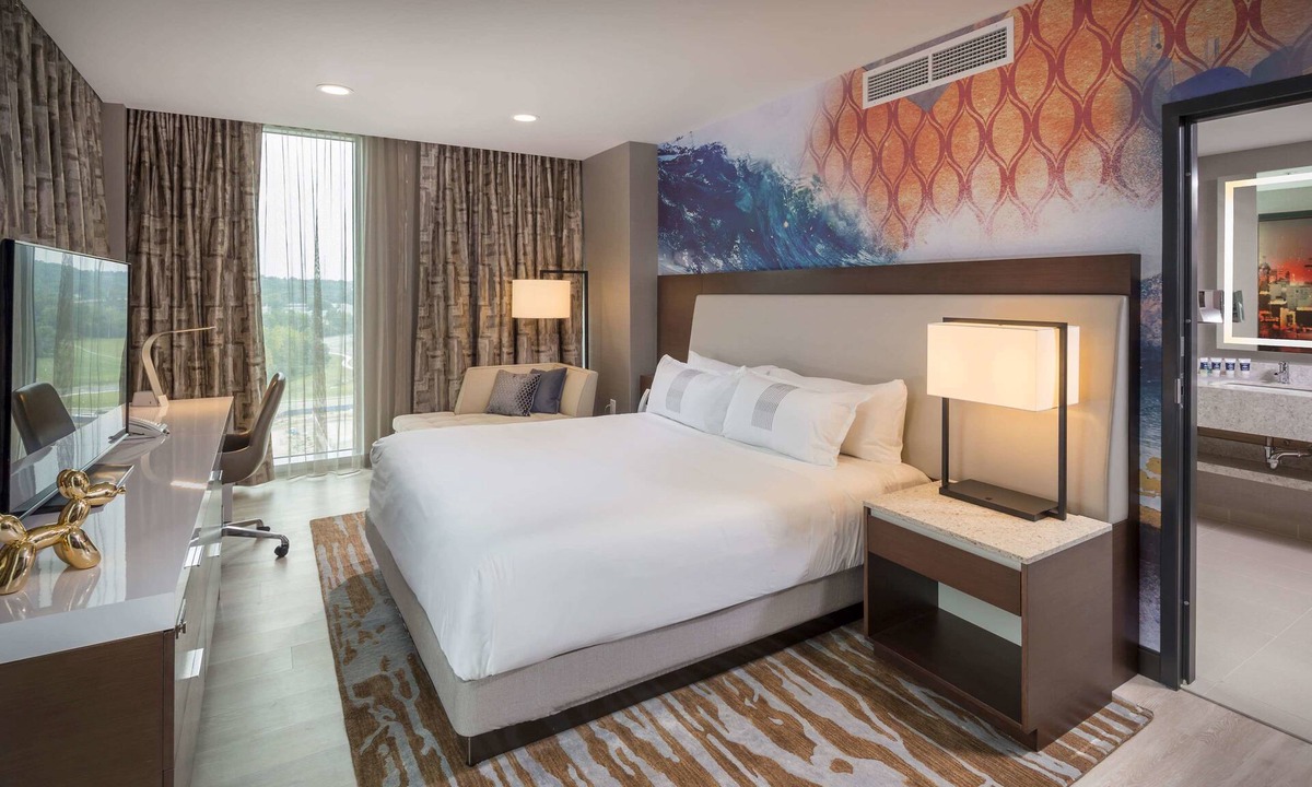 Roselawn Finance Hotel | The Summit Hotel