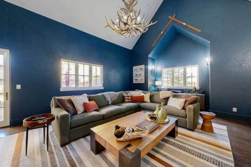 Cordillera House | The Timberline Escape