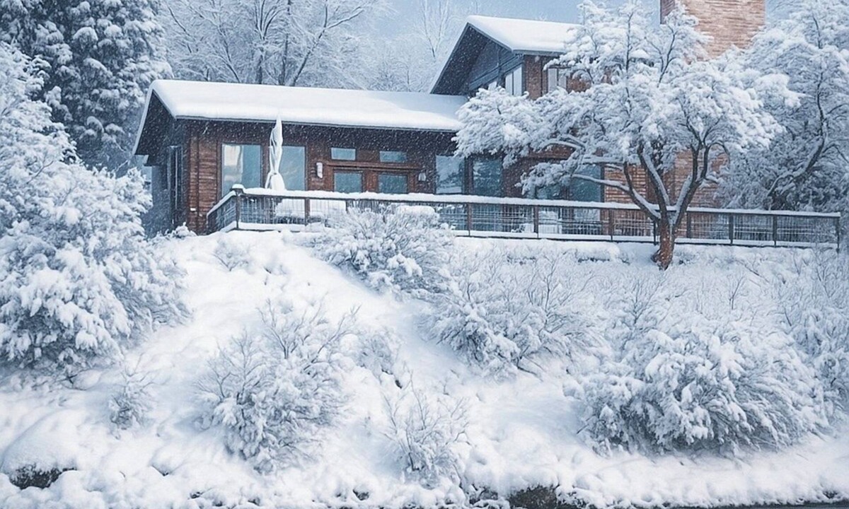 Glenwood Springs House | Themed MovieRm, Hot Tub,2Fireplaces, InFloorHeating, EZ Drive Aspen &hot springs