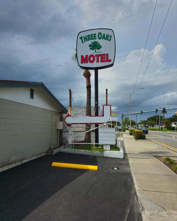 Titusville Hotel | Three Oaks Motel - Titusville