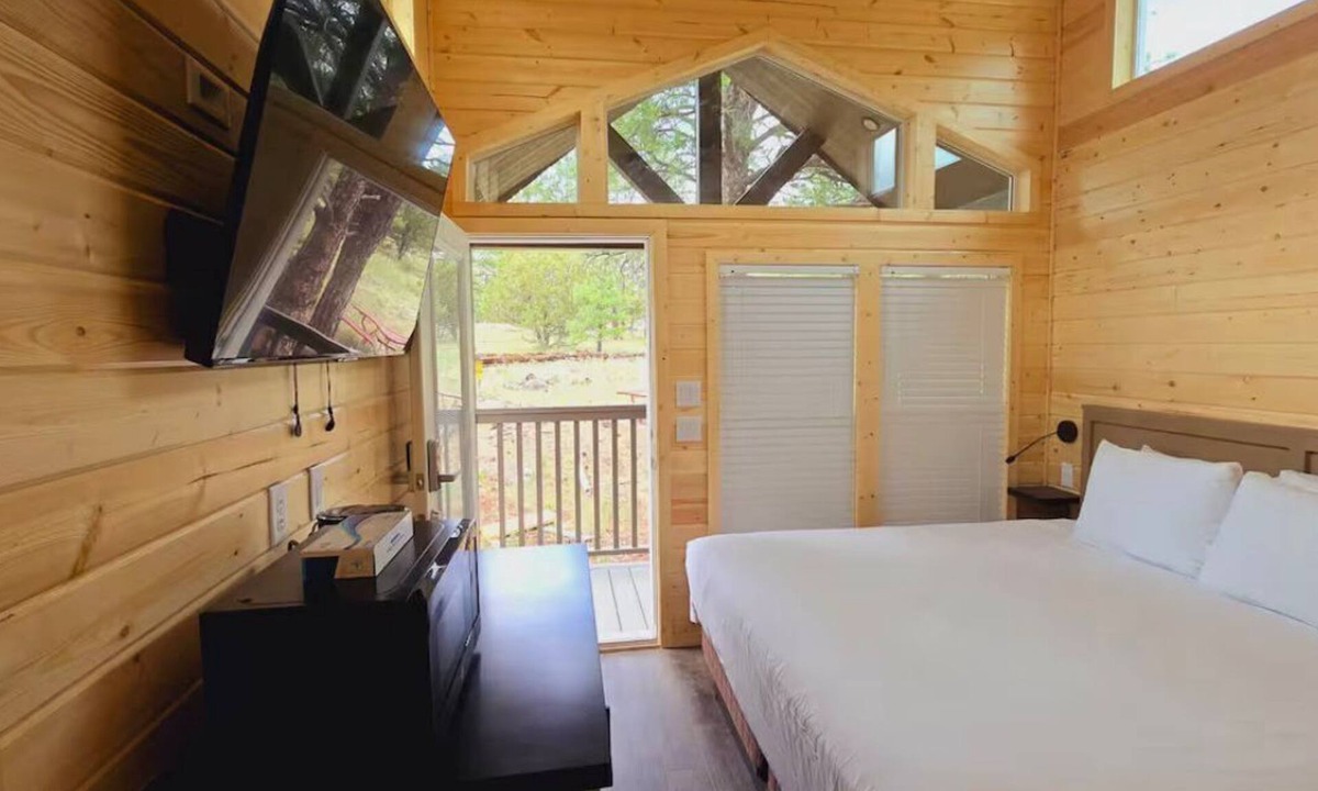 Page Cabin | Tiny Home King Room #10A