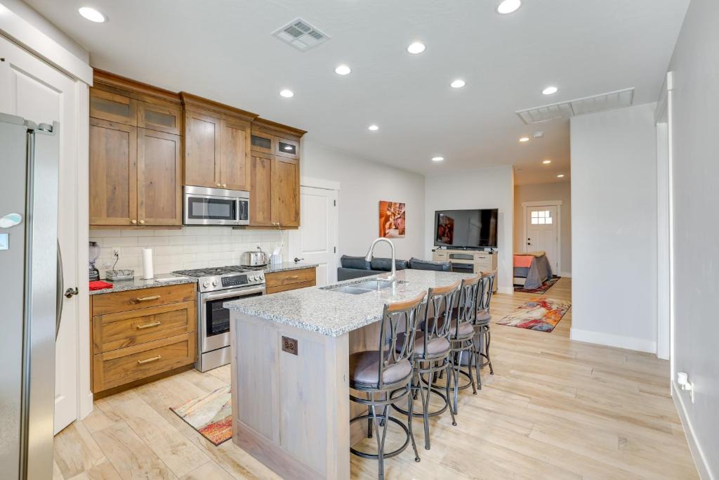 Toquerville House | Toquerville Home w/Mtn Views, Near State Parks!