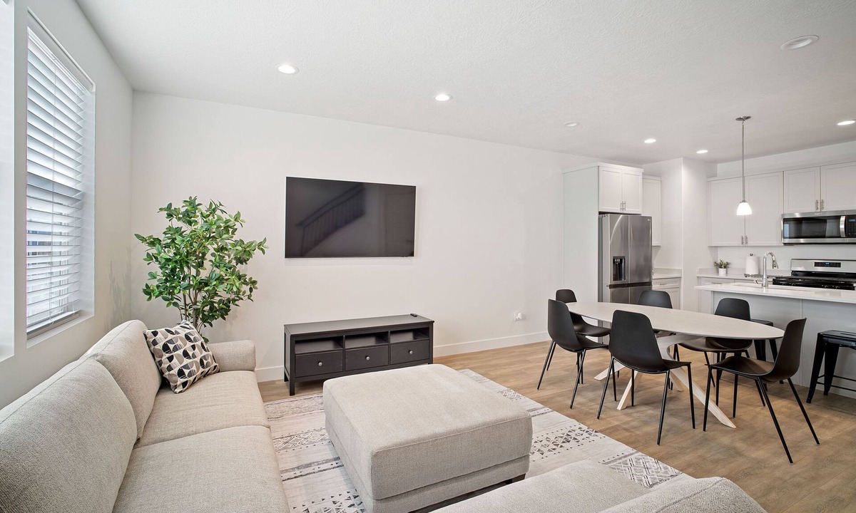 Heber House | Townhouse w views + 2 car garage + washer + dryer