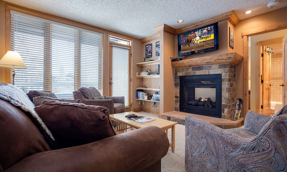Steamboat Springs Condo | TR1208 | Quiet Location in Building | Winter Shuttle | 10 Hot Tubs
