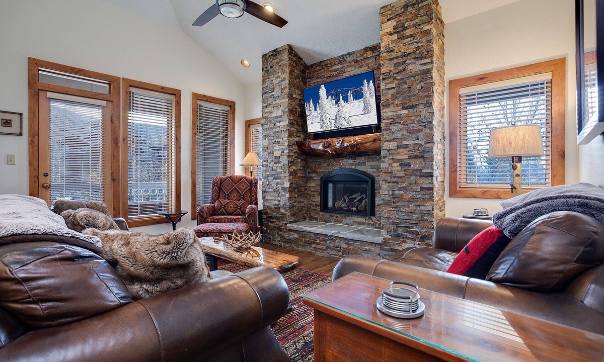 Steamboat Springs Condo | TR1211 | Phenomenal Mtn Getaway | Close to Skiing | Hot Tubs | A/C