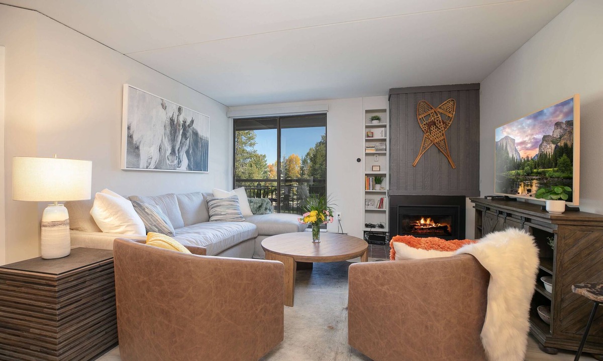 Peak 9 Condo | Trails End Alpine Dream Condo: Ski In/Out, Walk to Town
