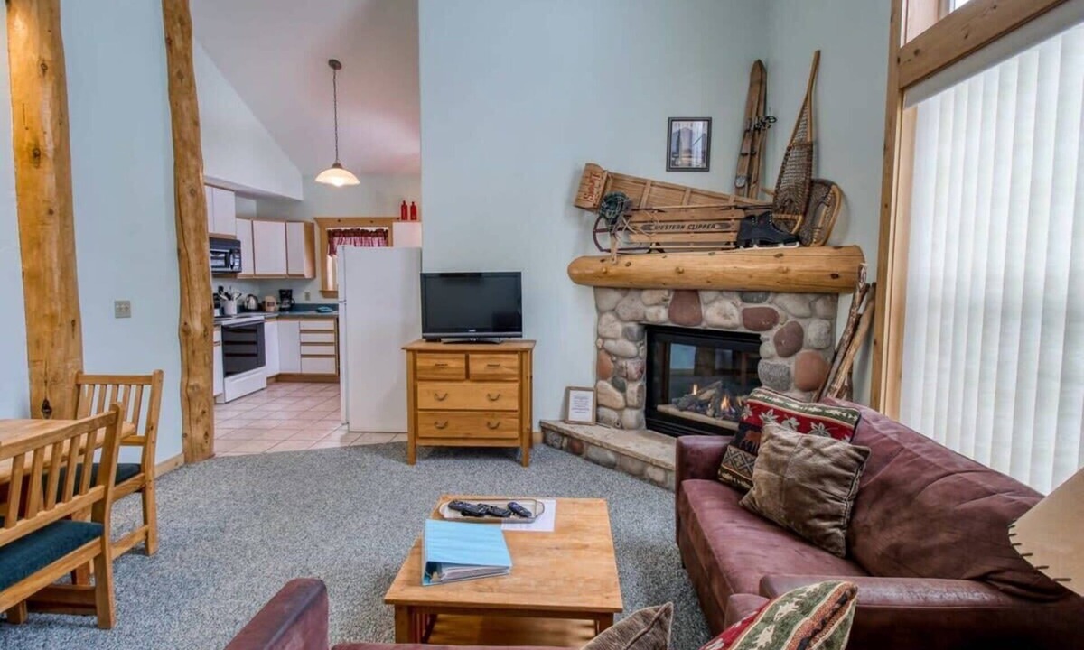 Leadville Cabin | Trapper's Treasure 5A — Loft Condo with Yard, Grill & Gas Fireplace | Leadville