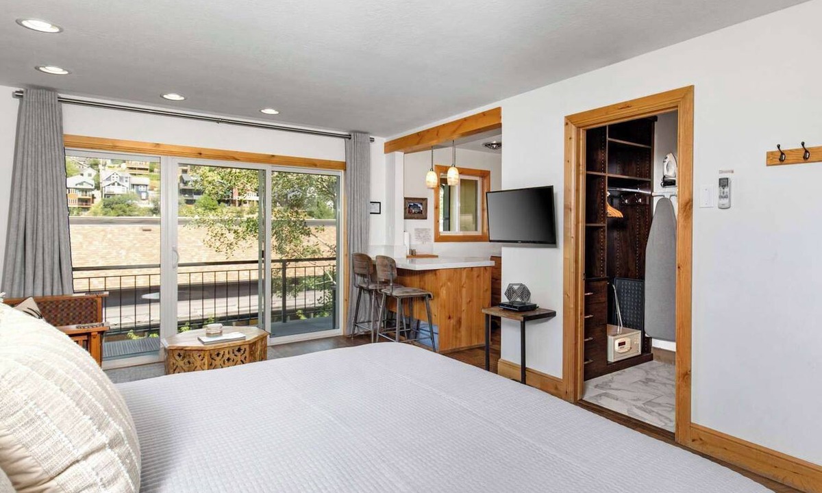 Downtown Park City Hotel | Treasure Mountain Inn - Junior Suite #42 - Cleaning fees included!