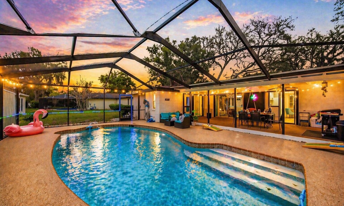 Temple Terrace House | Tropical Pool Retreat Near USF/Casino/Busch Garden/Fairgrounds/Downtown