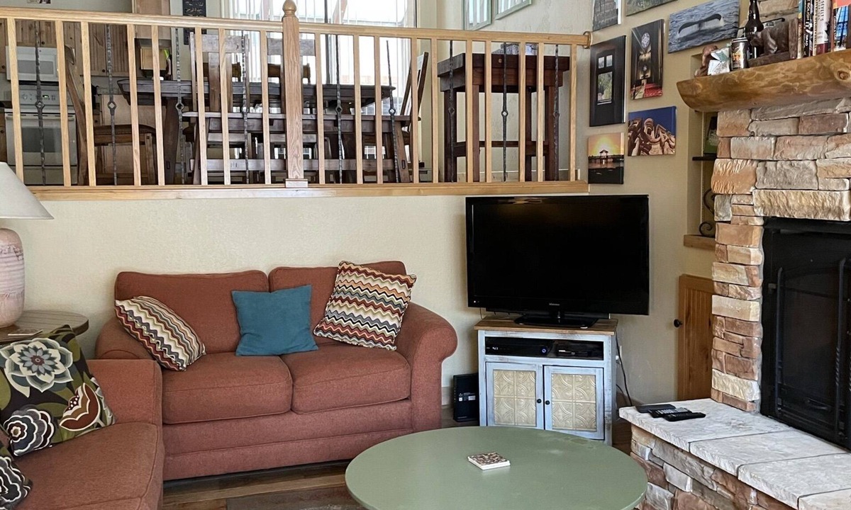 Peak 9 House | True ski in-ski out, walk to slopes & town, private hot tub, brand new kitchen