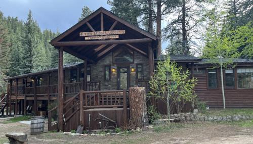 Bailey Cabin | Two Bridges Lodge