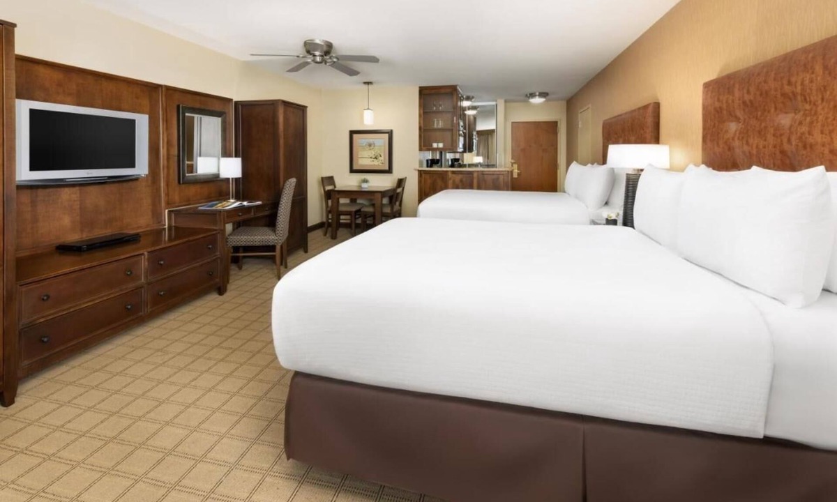 Mount Crested Butte Hotel | Ultimate Alpine Comfort: Suite w/Kitchenette & Proximity to Ski Lifts
