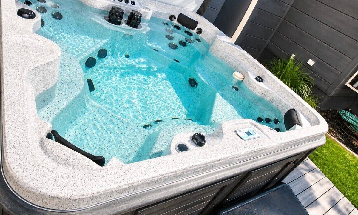 Lakeview House | Ultimate Family Getaway ~ Hot Tub, Games & Theater