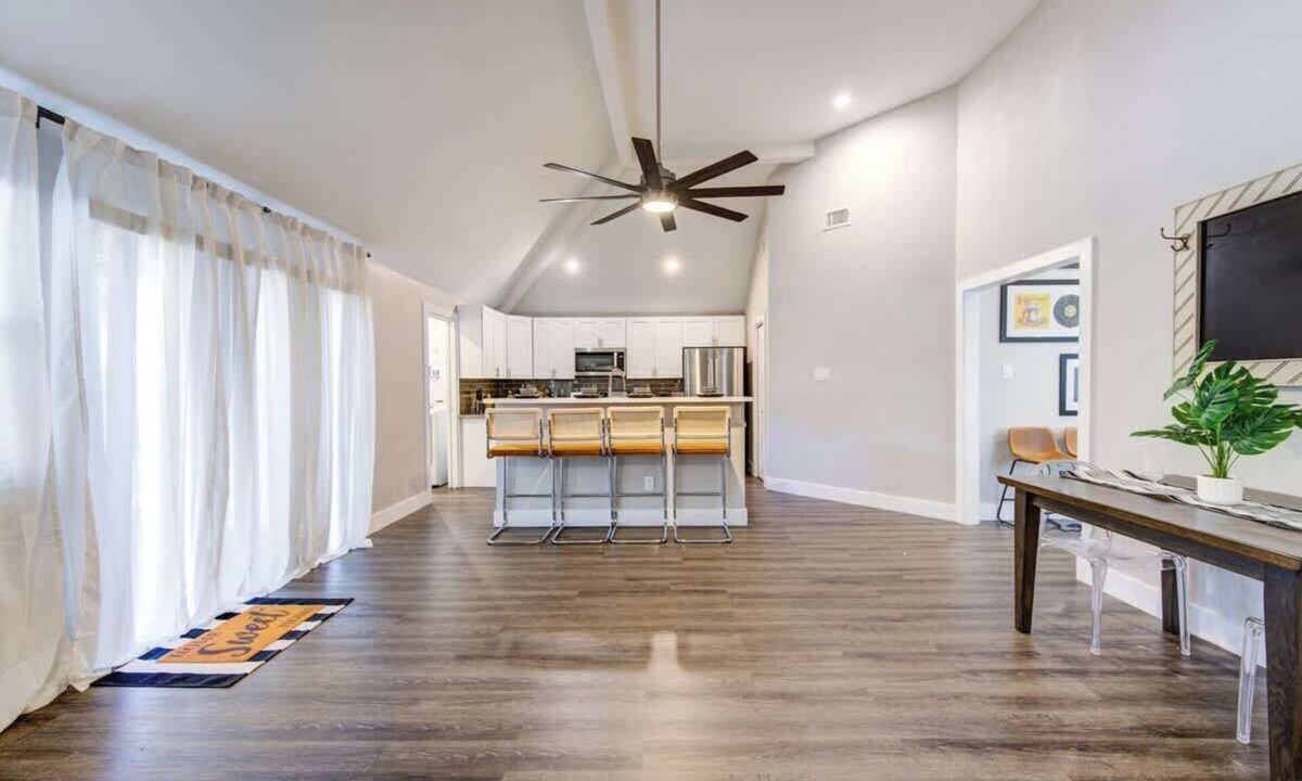 Katy House | Ultimate Getaway Explore Katy & Houston in Style