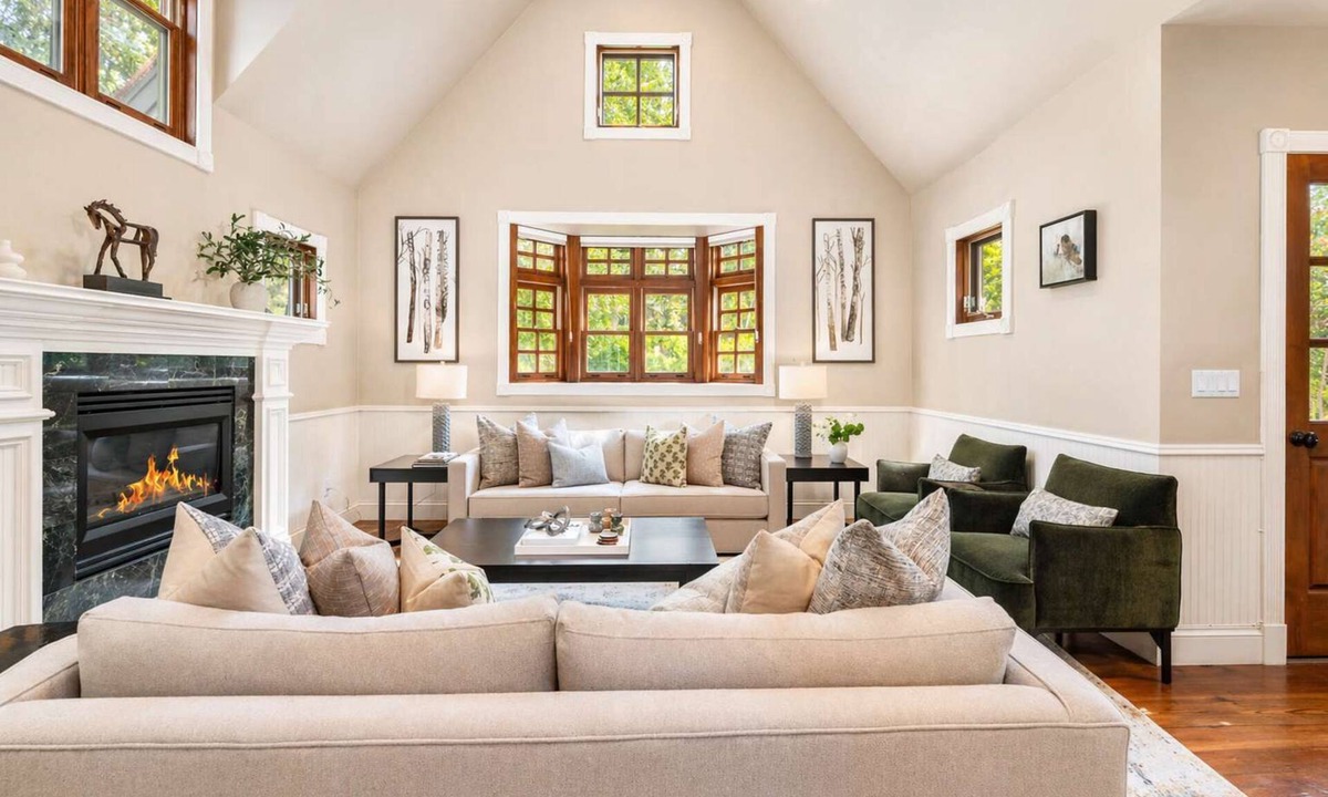 Aspen House | Updated Spacious Home w AC & Hot Tub Walk to Town!