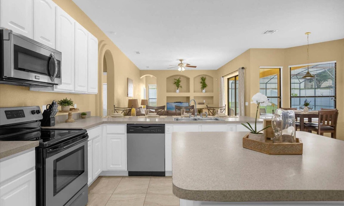 Legacy Park House | Upstay - Awesome Bungalow Home w Swimming Pool