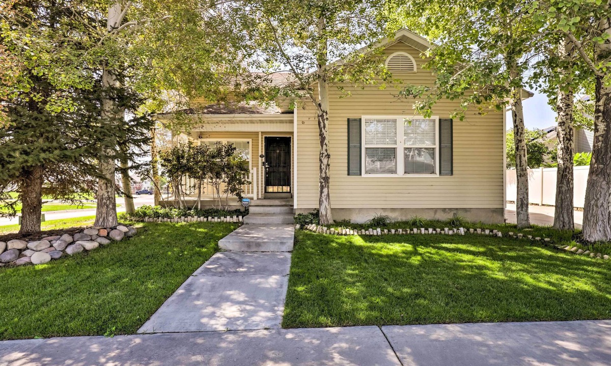 Eagle Mountain House | Utah Lake Getaway - Day Trip to Park City!