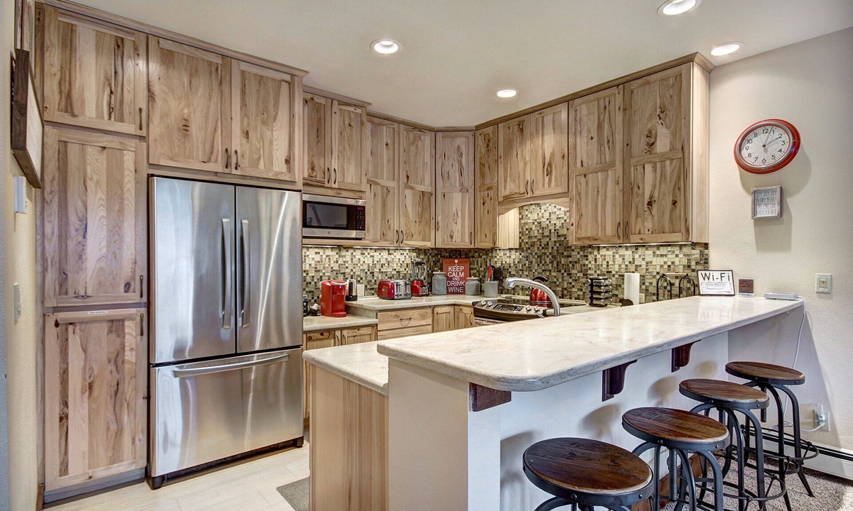 Four O'Clock House | Vacation in style with everything you'd want at Liftside Retreat!