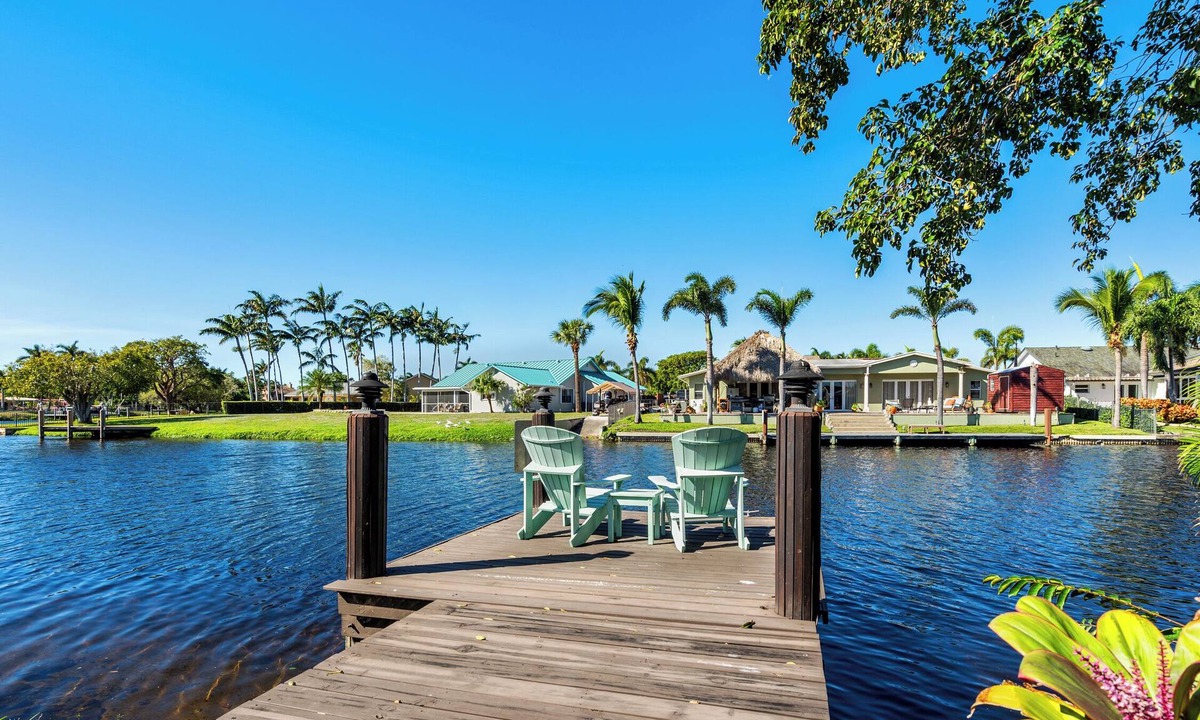Tropic Palms House | VacationSunwind:Delray home! SW Pool, Fish, Dock, Water front, Close to Bch